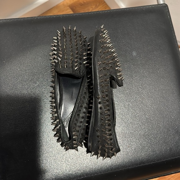 EUC UNIF Rare Chrome Spiked Hellraiser Leather Flats sz 6 - Picture 6 of 6